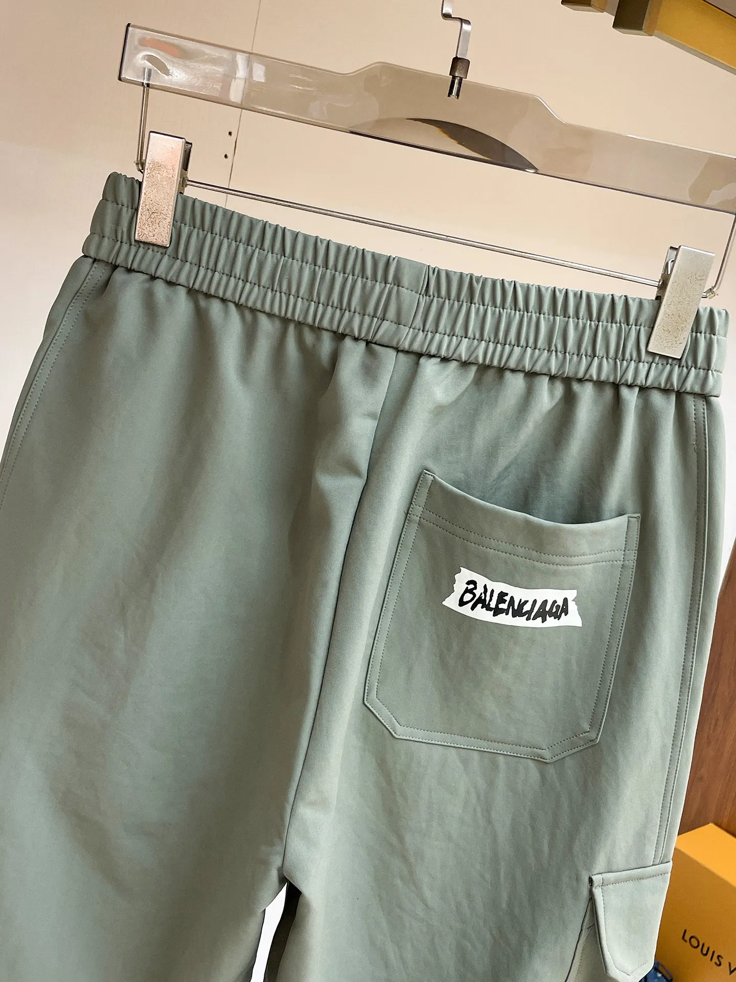 Balenciaga [High Version] 2026 Autumn and Winter latest products, available at counters at the same time, Original product, fashionable casual trousers and casual trousers, using imported original fabrics, top-grade embroidery 🪡 craft letter pattern logo, original hardware accessories decoration, simple yet fashionable, fashionable and handsome upper body, Sizes: M-3XL